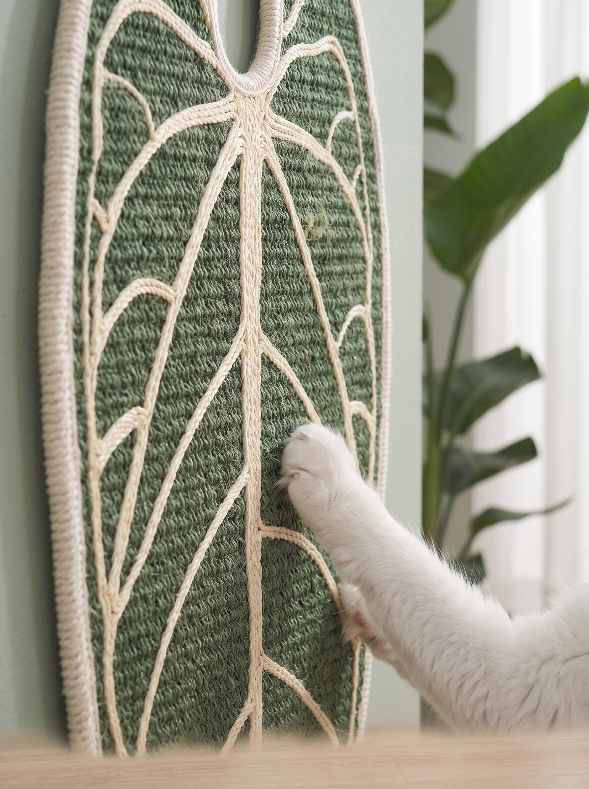 Monstera Muse Sisal Cat Scratcher